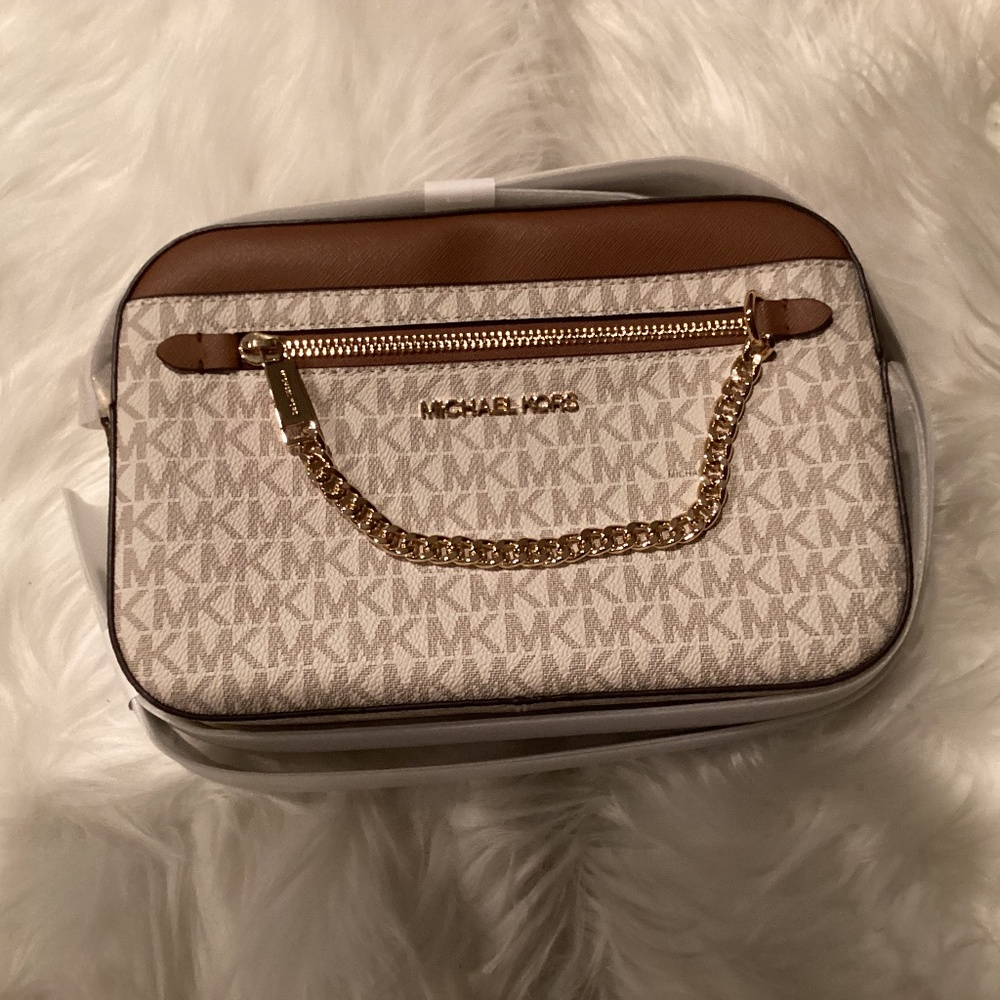 Jet Set Large Chain XBody Signature Logo Vanilla Crossbody NEW - Picture 2 of 4